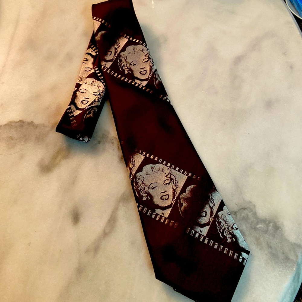 Marylyn, Monroe Thai